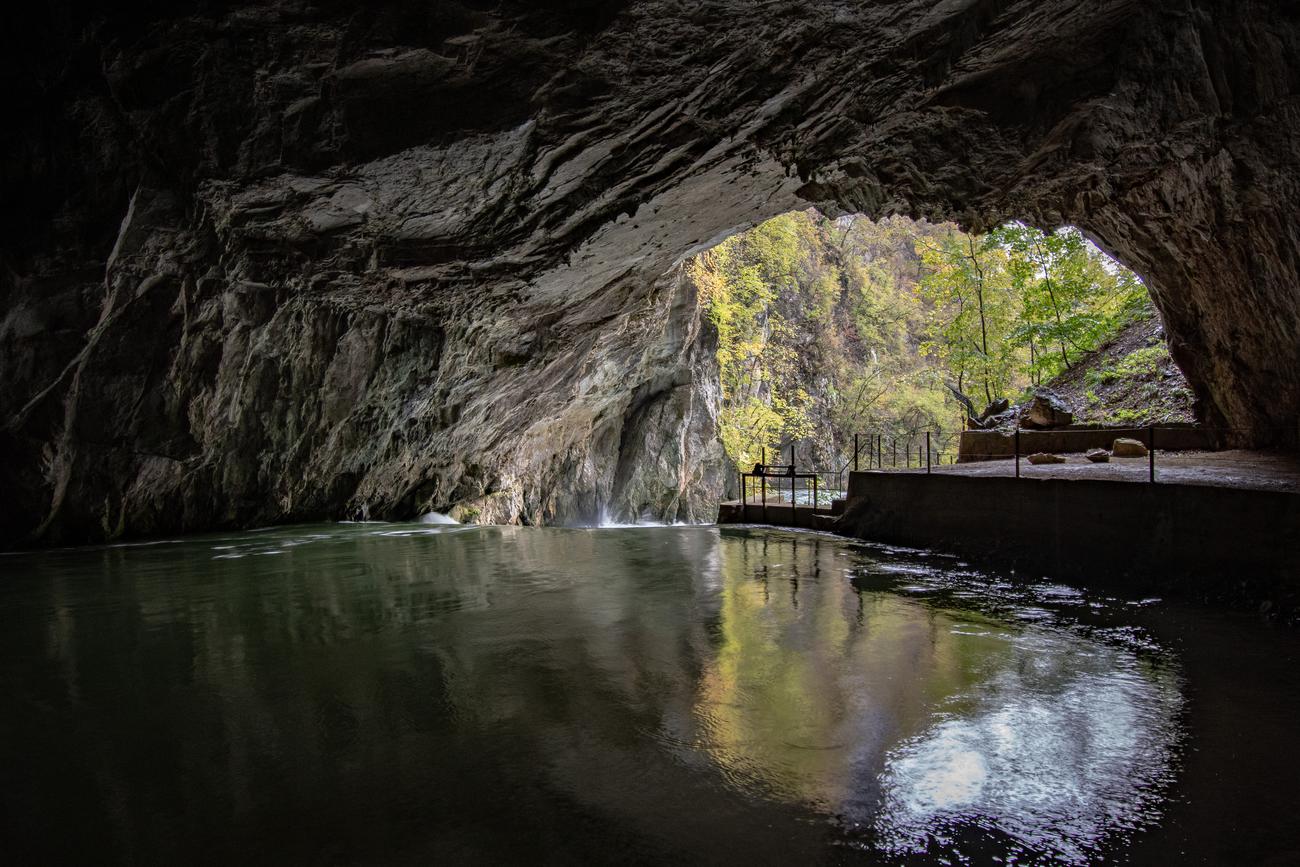 outflow cave